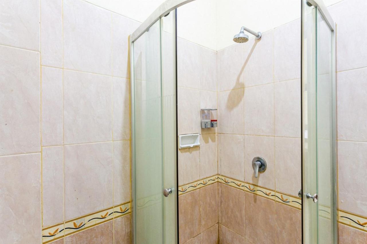 Reddoorz Plus Near Alun Alun Karanganyar Solo Exterior foto