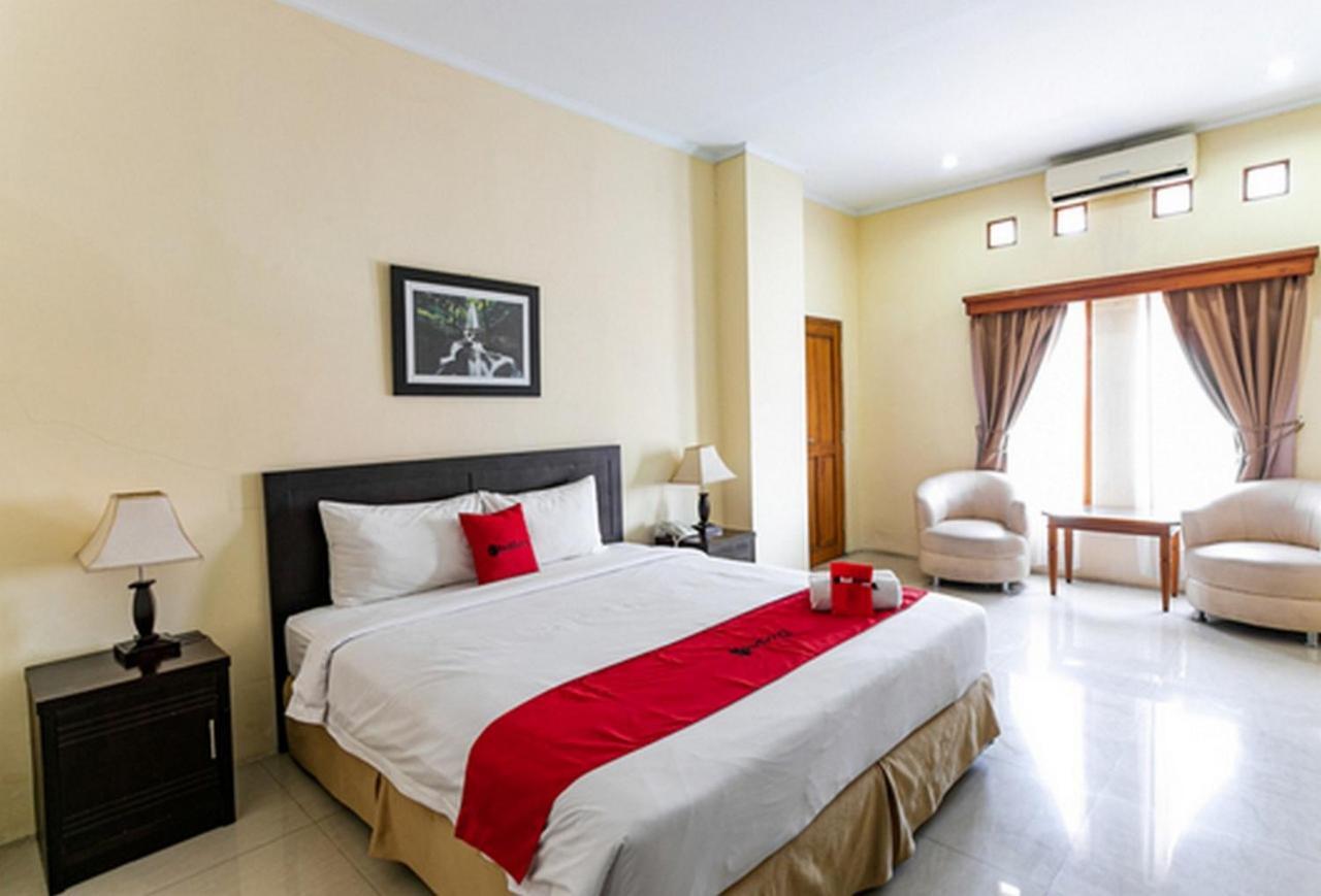 Reddoorz Plus Near Alun Alun Karanganyar Solo Exterior foto